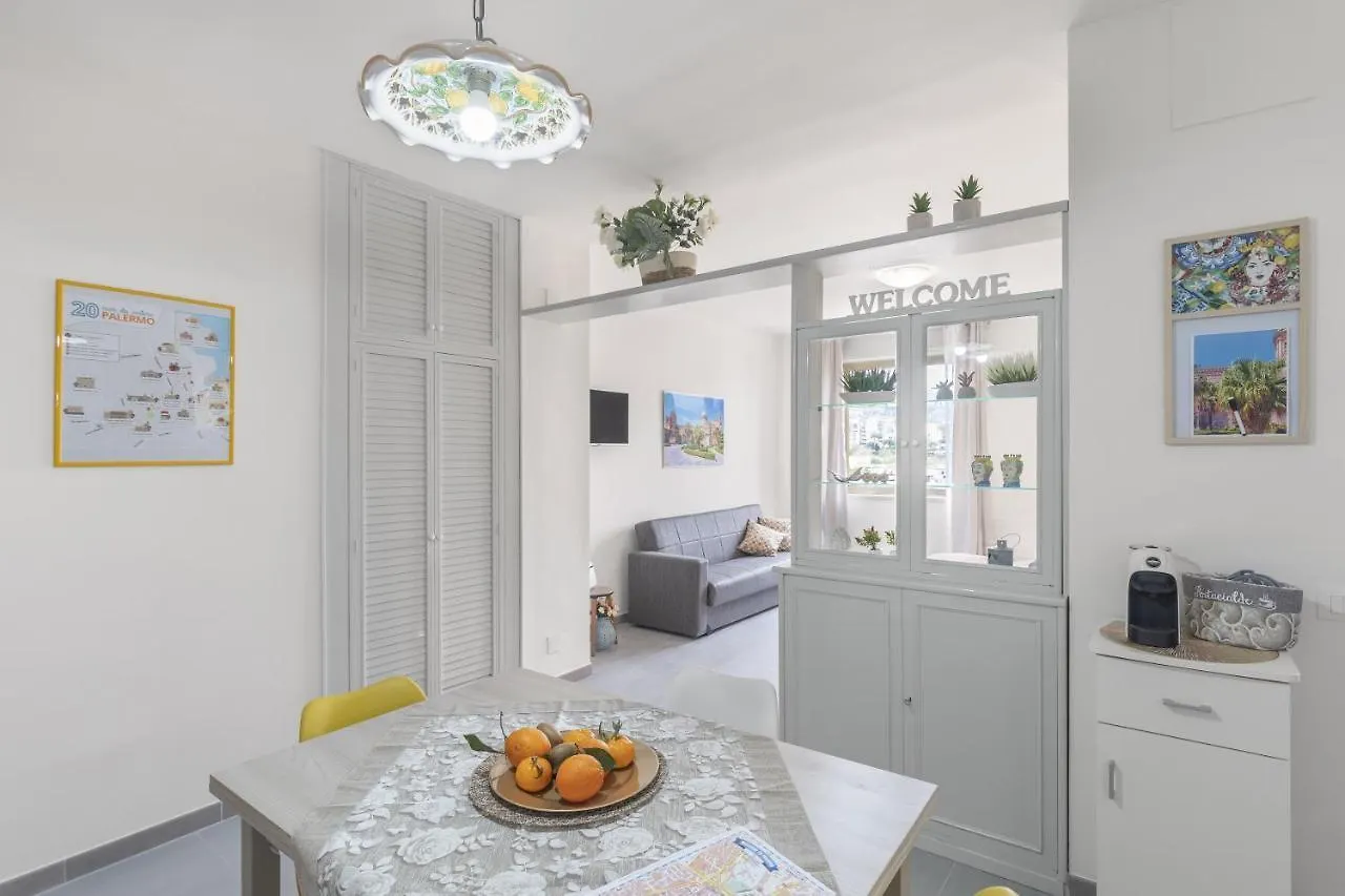 Kontakt z Casa Reale